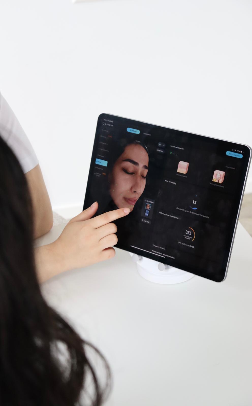 Huidbehandelingen in Den Haag: huidanalyse en persoonlijk behandelplan bij Dermanova Clinic